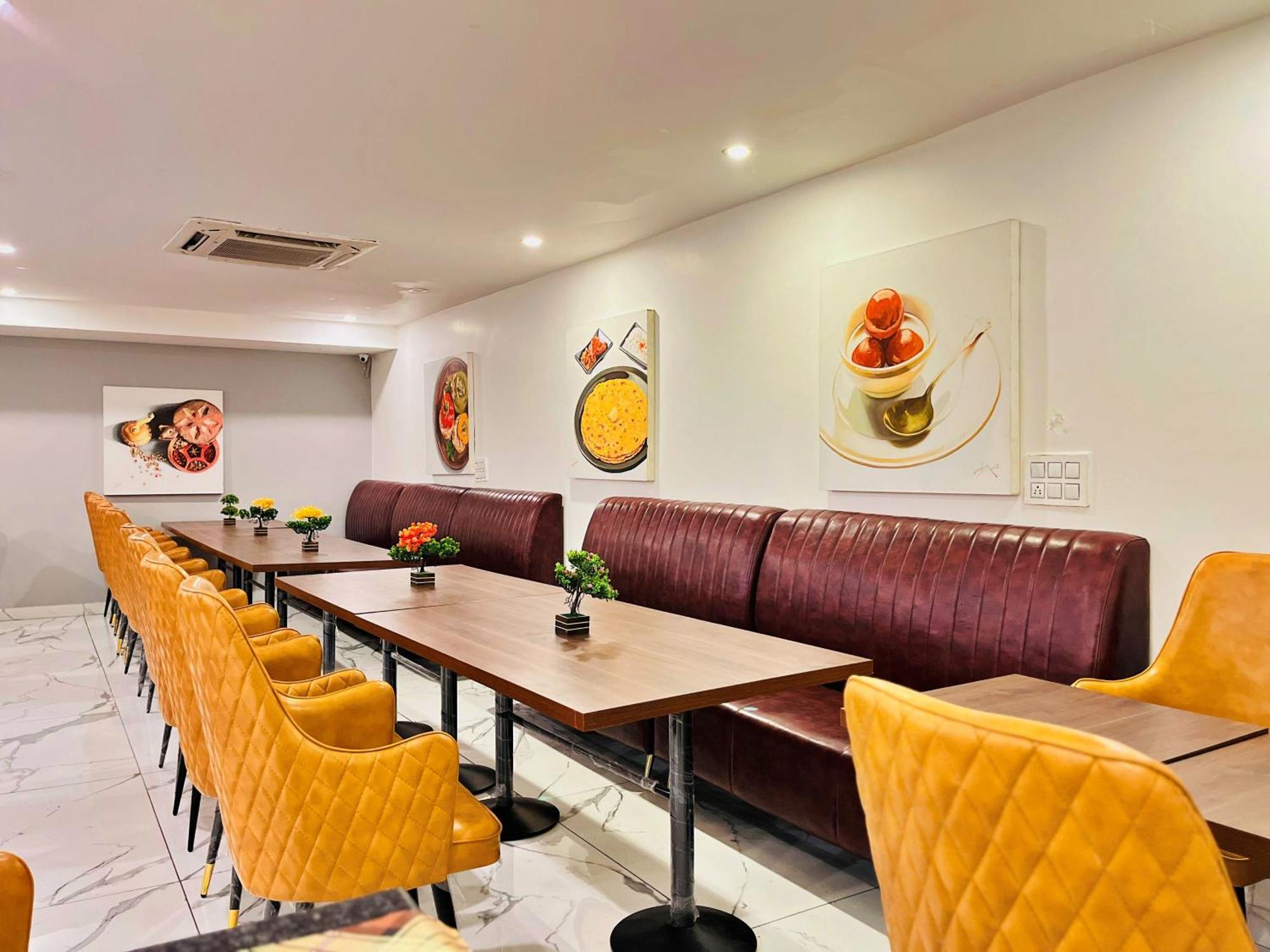 Aamantran Residency Hotel, Sohna Road, Sector 49, Gurugram غورغاون المظهر الخارجي الصورة