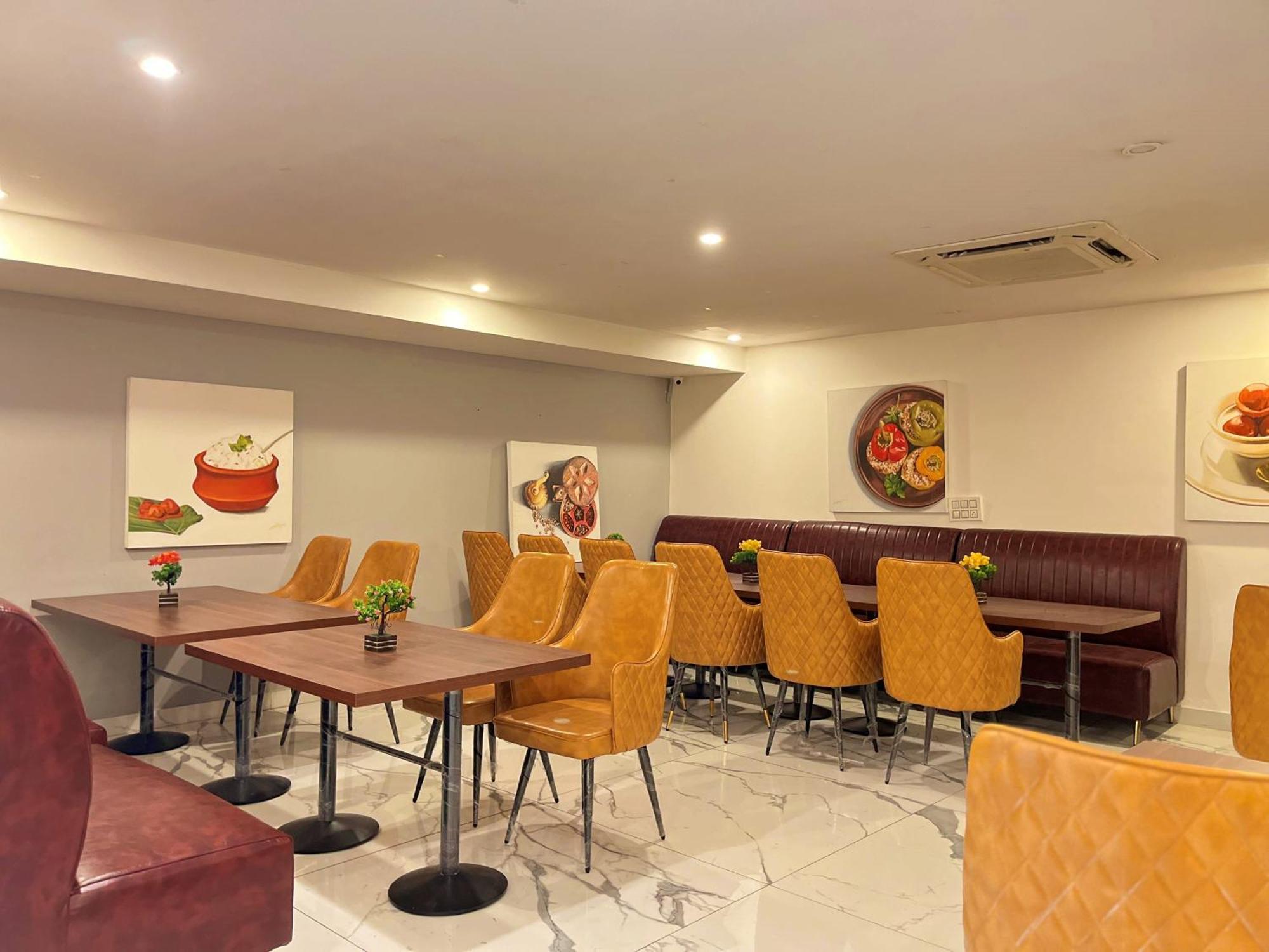 Aamantran Residency Hotel, Sohna Road, Sector 49, Gurugram غورغاون المظهر الخارجي الصورة