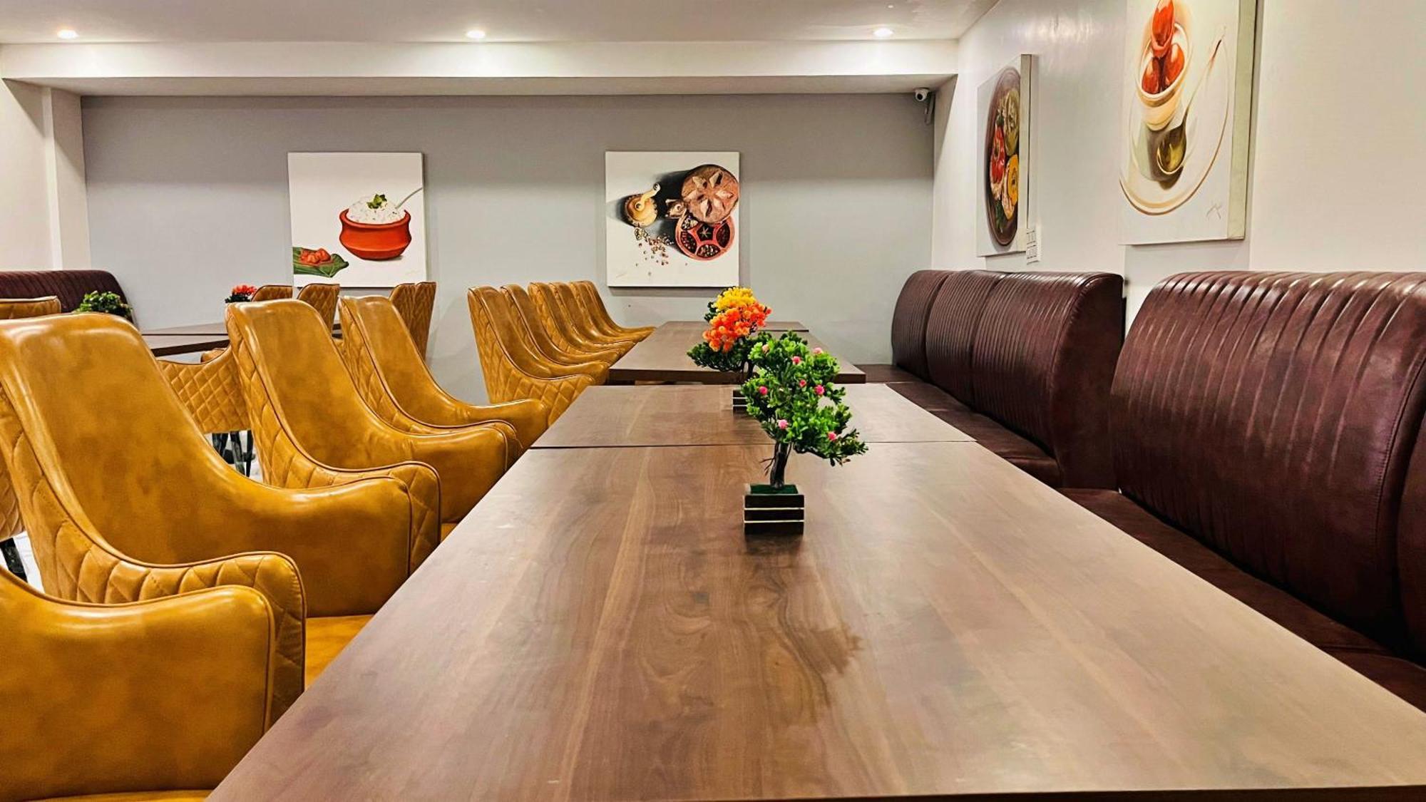 Aamantran Residency Hotel, Sohna Road, Sector 49, Gurugram غورغاون المظهر الخارجي الصورة