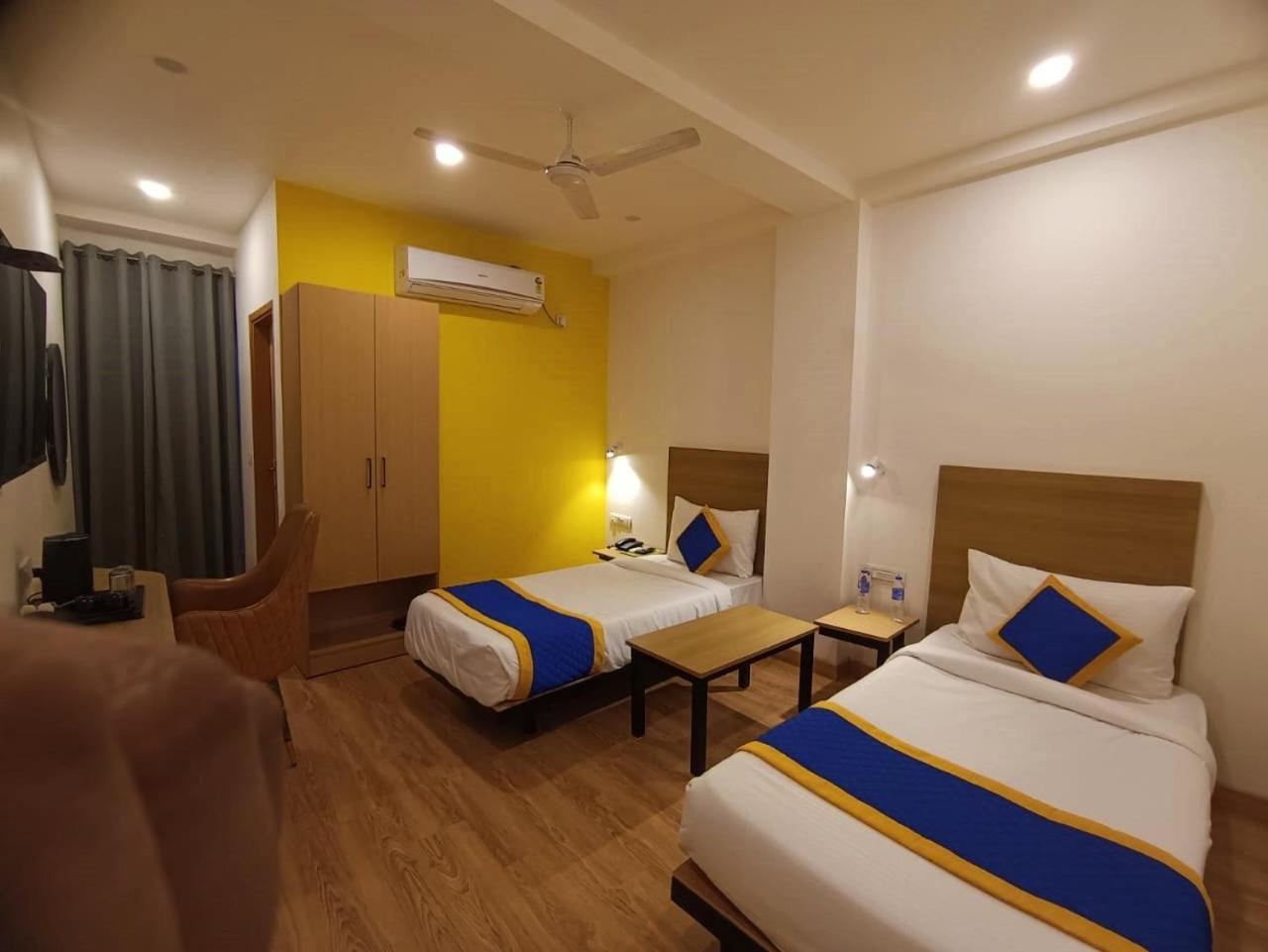 Aamantran Residency Hotel, Sohna Road, Sector 49, Gurugram غورغاون المظهر الخارجي الصورة