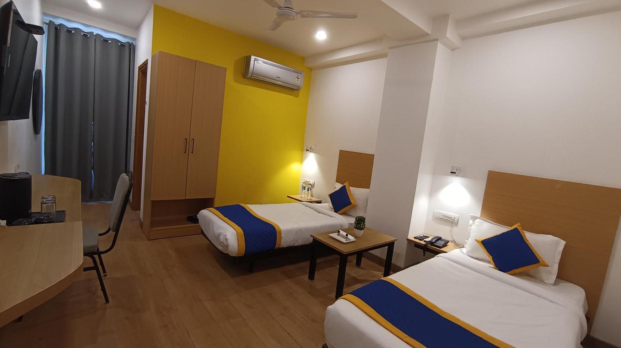 Aamantran Residency Hotel, Sohna Road, Sector 49, Gurugram غورغاون المظهر الخارجي الصورة