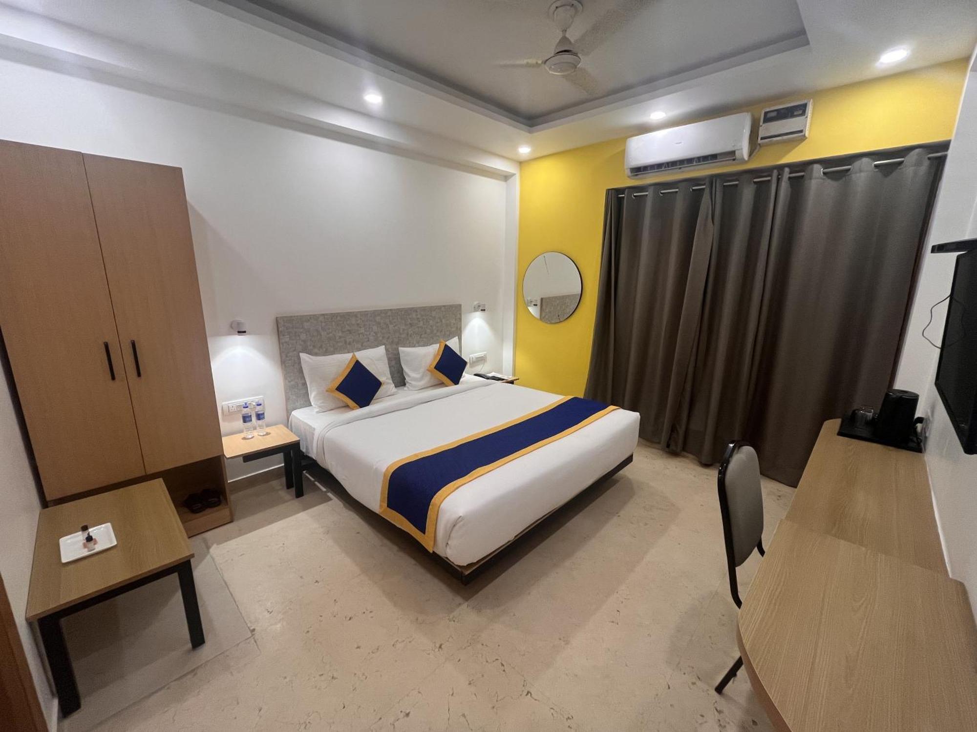 Aamantran Residency Hotel, Sohna Road, Sector 49, Gurugram غورغاون المظهر الخارجي الصورة