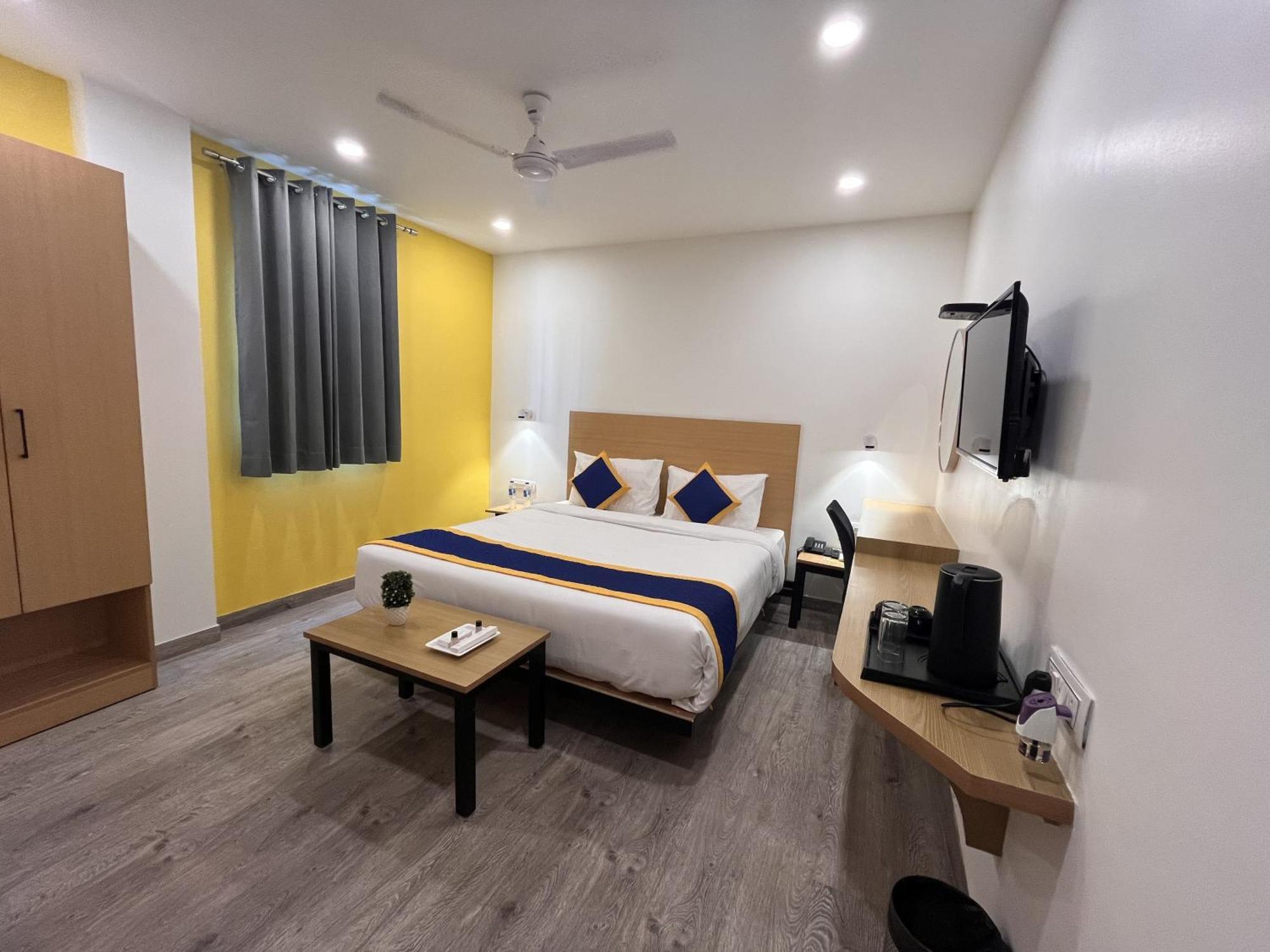 Aamantran Residency Hotel, Sohna Road, Sector 49, Gurugram غورغاون المظهر الخارجي الصورة