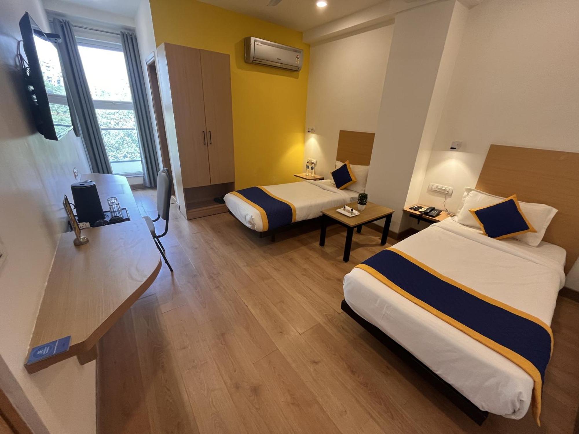 Aamantran Residency Hotel, Sohna Road, Sector 49, Gurugram غورغاون المظهر الخارجي الصورة