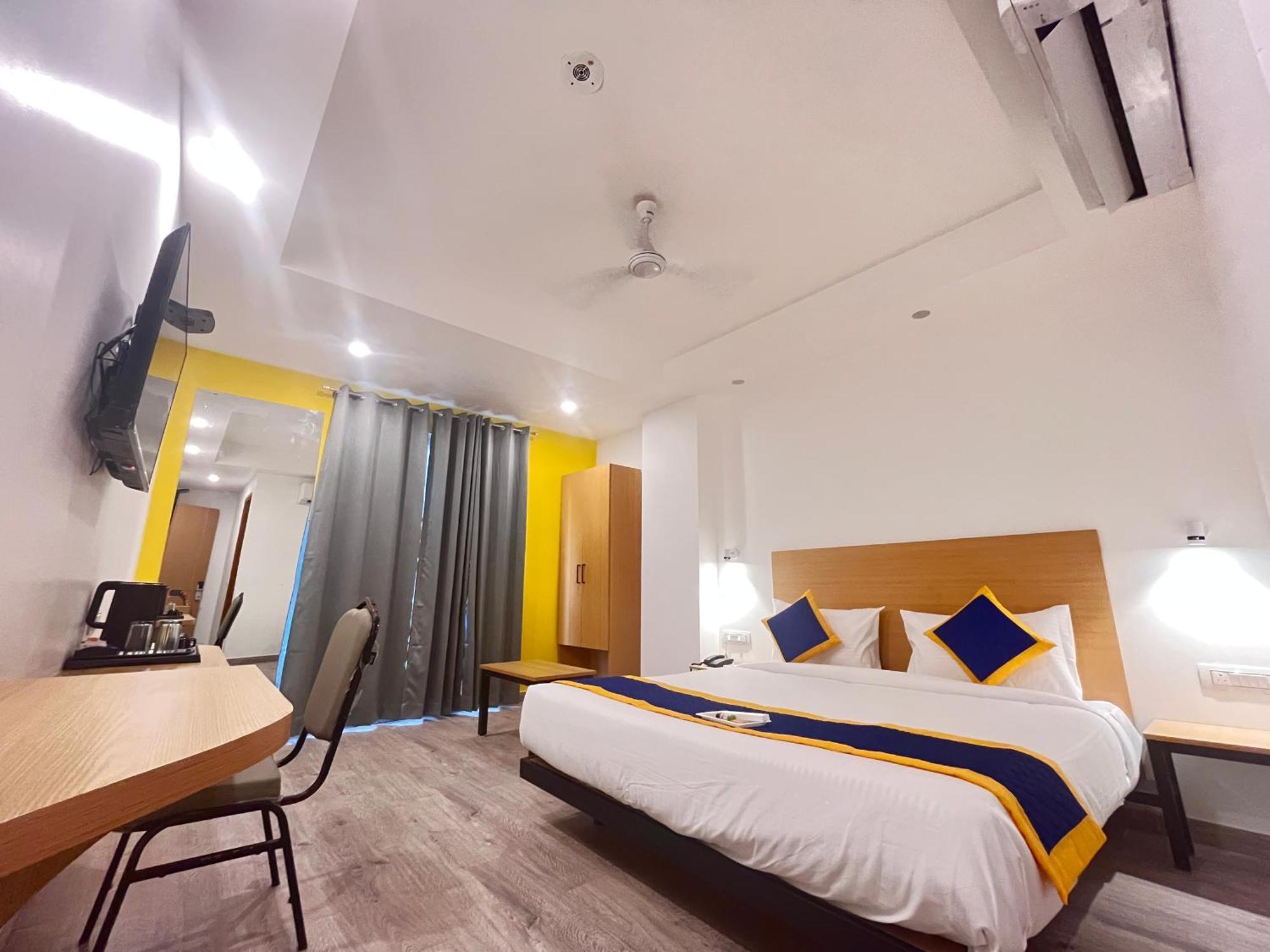 Aamantran Residency Hotel, Sohna Road, Sector 49, Gurugram غورغاون المظهر الخارجي الصورة