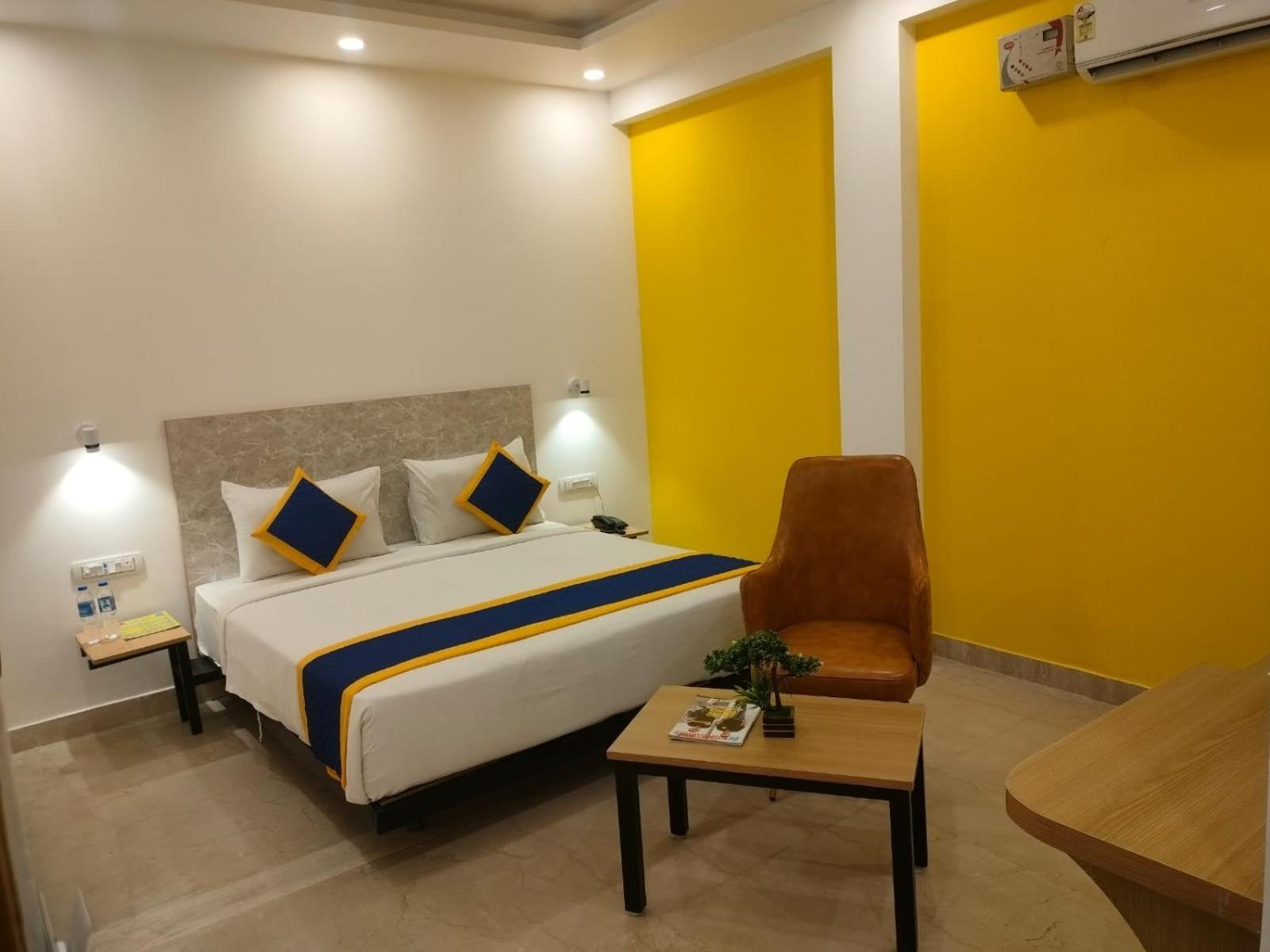 Aamantran Residency Hotel, Sohna Road, Sector 49, Gurugram غورغاون المظهر الخارجي الصورة