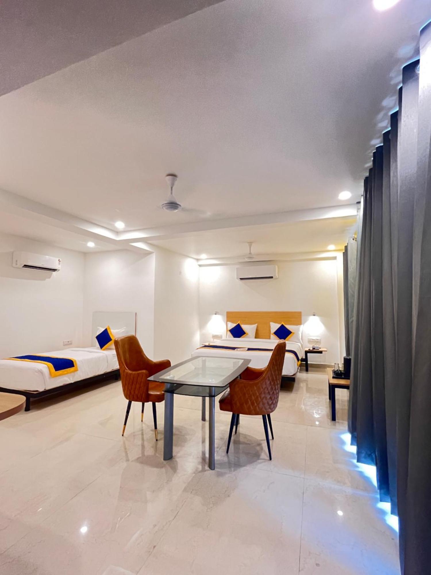 Aamantran Residency Hotel, Sohna Road, Sector 49, Gurugram غورغاون المظهر الخارجي الصورة