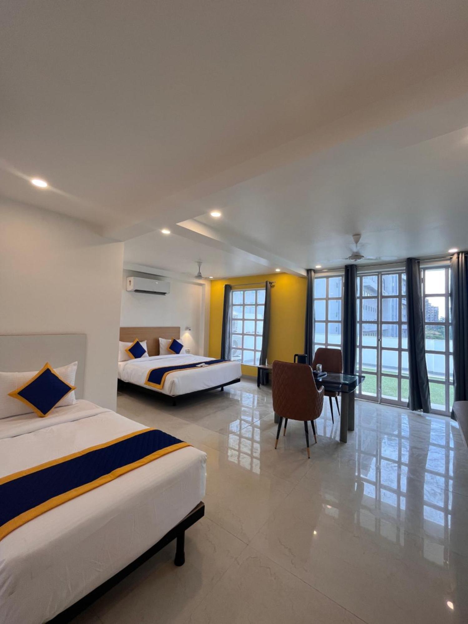 Aamantran Residency Hotel, Sohna Road, Sector 49, Gurugram غورغاون المظهر الخارجي الصورة