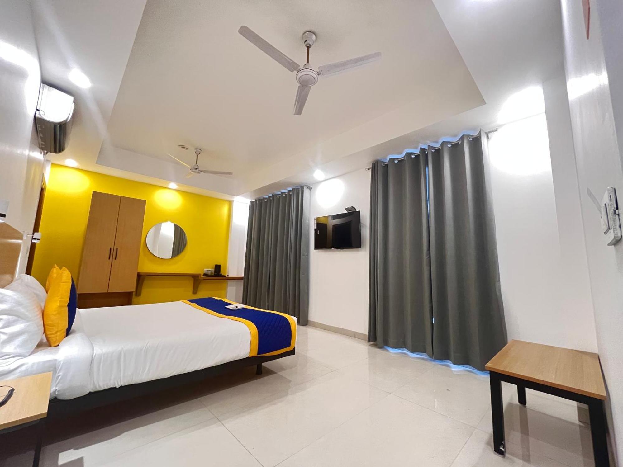 Aamantran Residency Hotel, Sohna Road, Sector 49, Gurugram غورغاون المظهر الخارجي الصورة