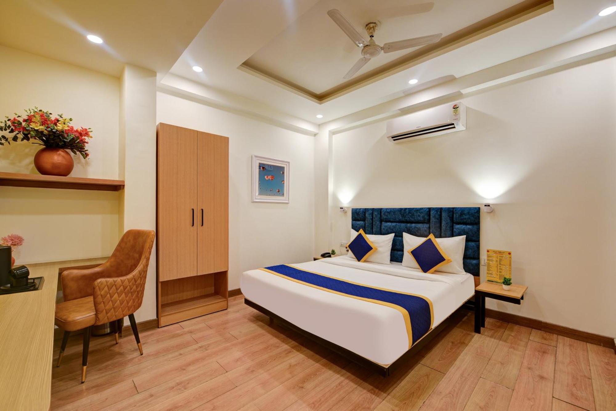 Aamantran Residency Hotel, Sohna Road, Sector 49, Gurugram غورغاون المظهر الخارجي الصورة