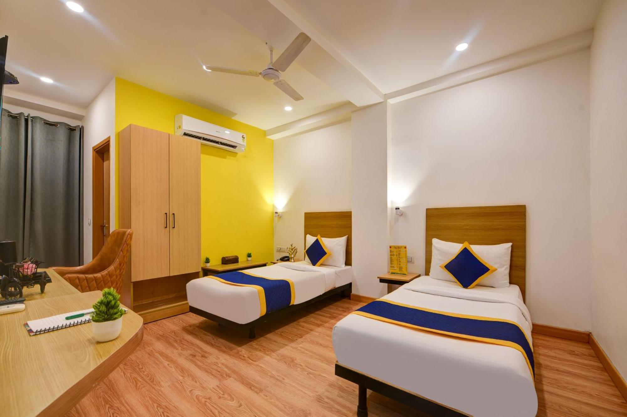 Aamantran Residency Hotel, Sohna Road, Sector 49, Gurugram غورغاون المظهر الخارجي الصورة