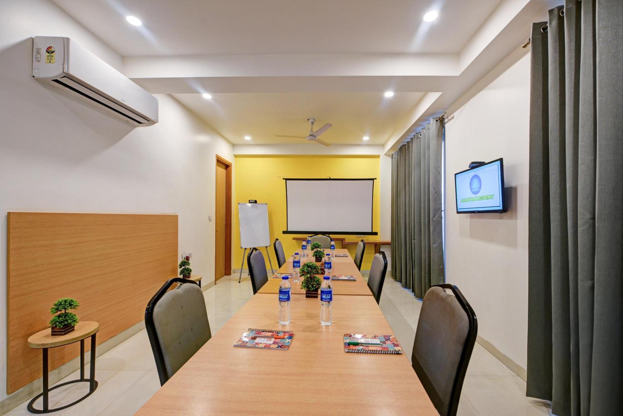 Aamantran Residency Hotel, Sohna Road, Sector 49, Gurugram غورغاون المظهر الخارجي الصورة