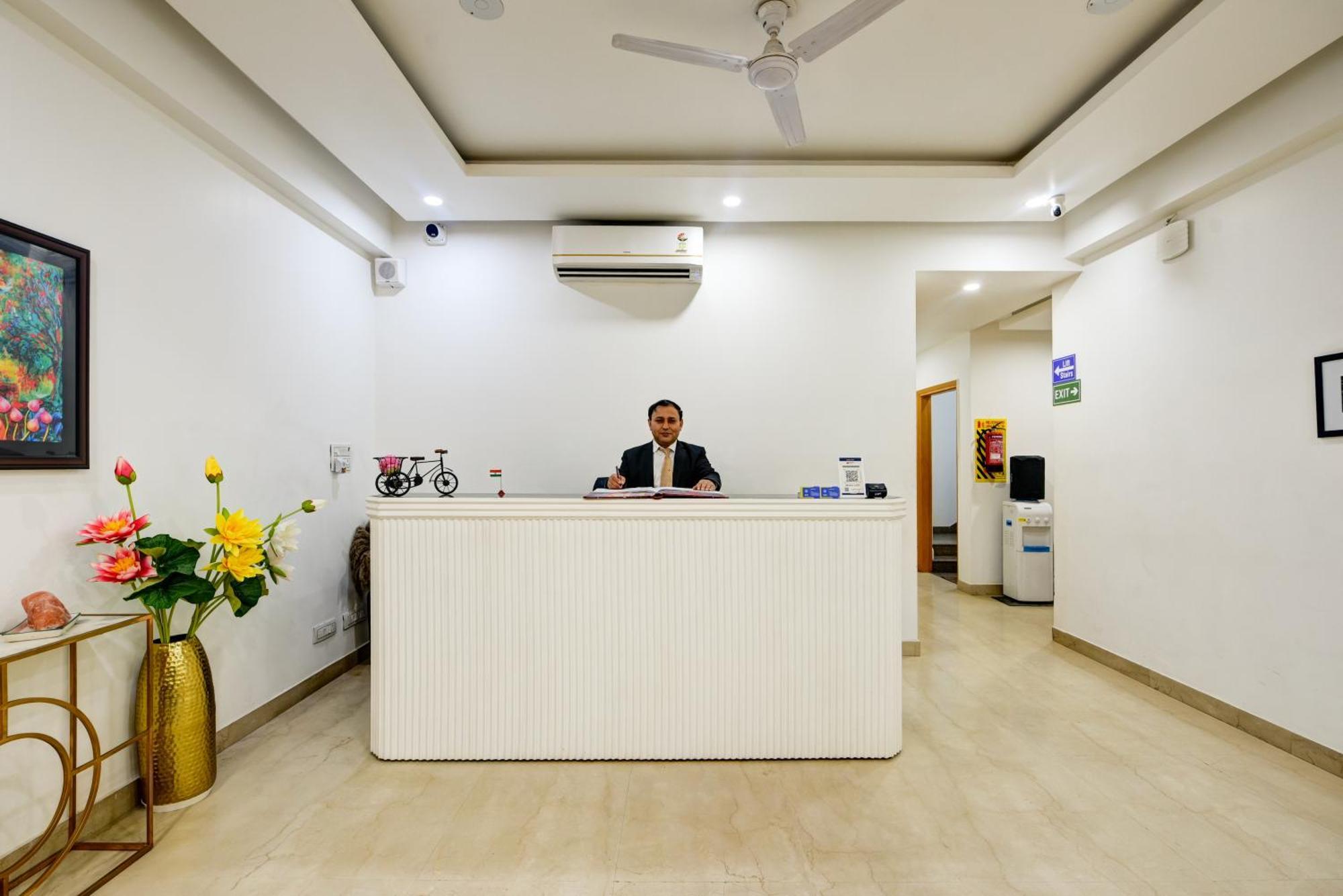 Aamantran Residency Hotel, Sohna Road, Sector 49, Gurugram غورغاون المظهر الخارجي الصورة