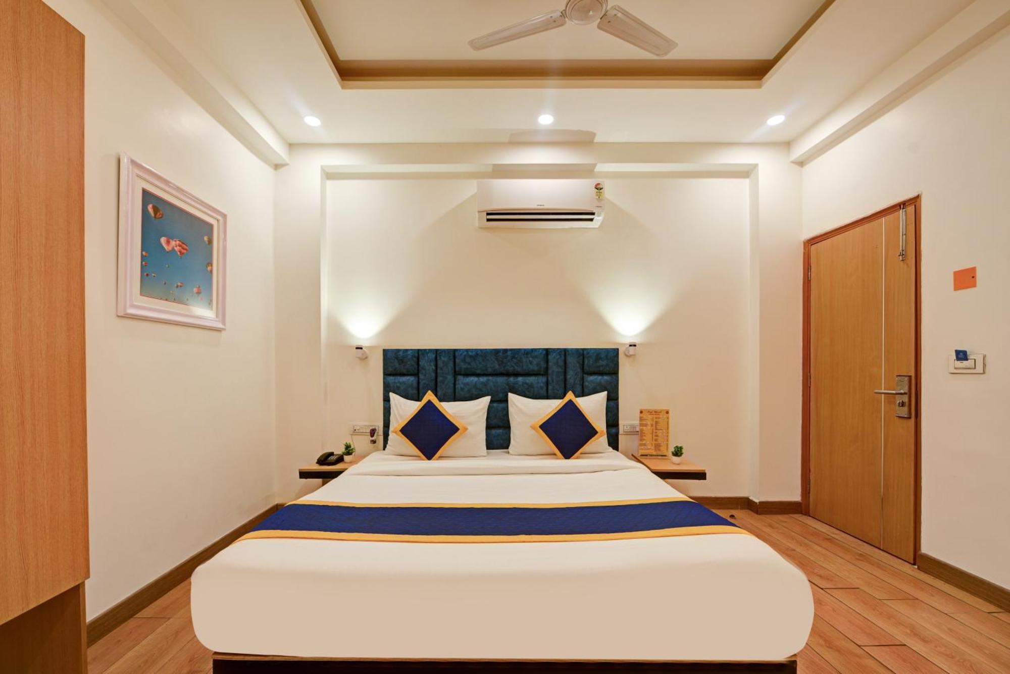 Aamantran Residency Hotel, Sohna Road, Sector 49, Gurugram غورغاون المظهر الخارجي الصورة
