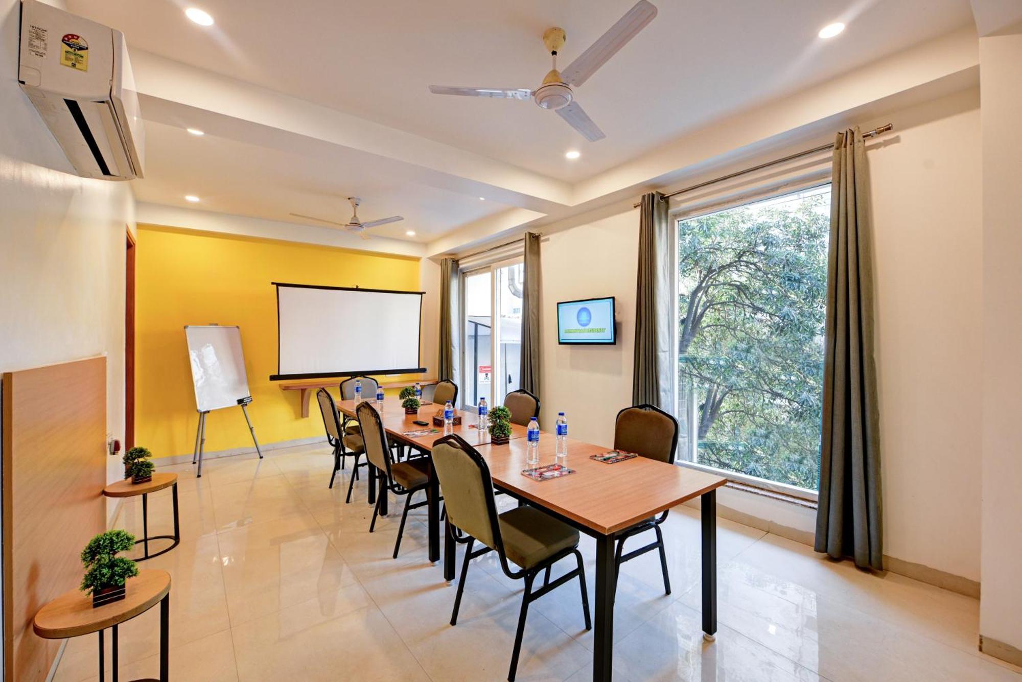 Aamantran Residency Hotel, Sohna Road, Sector 49, Gurugram غورغاون المظهر الخارجي الصورة