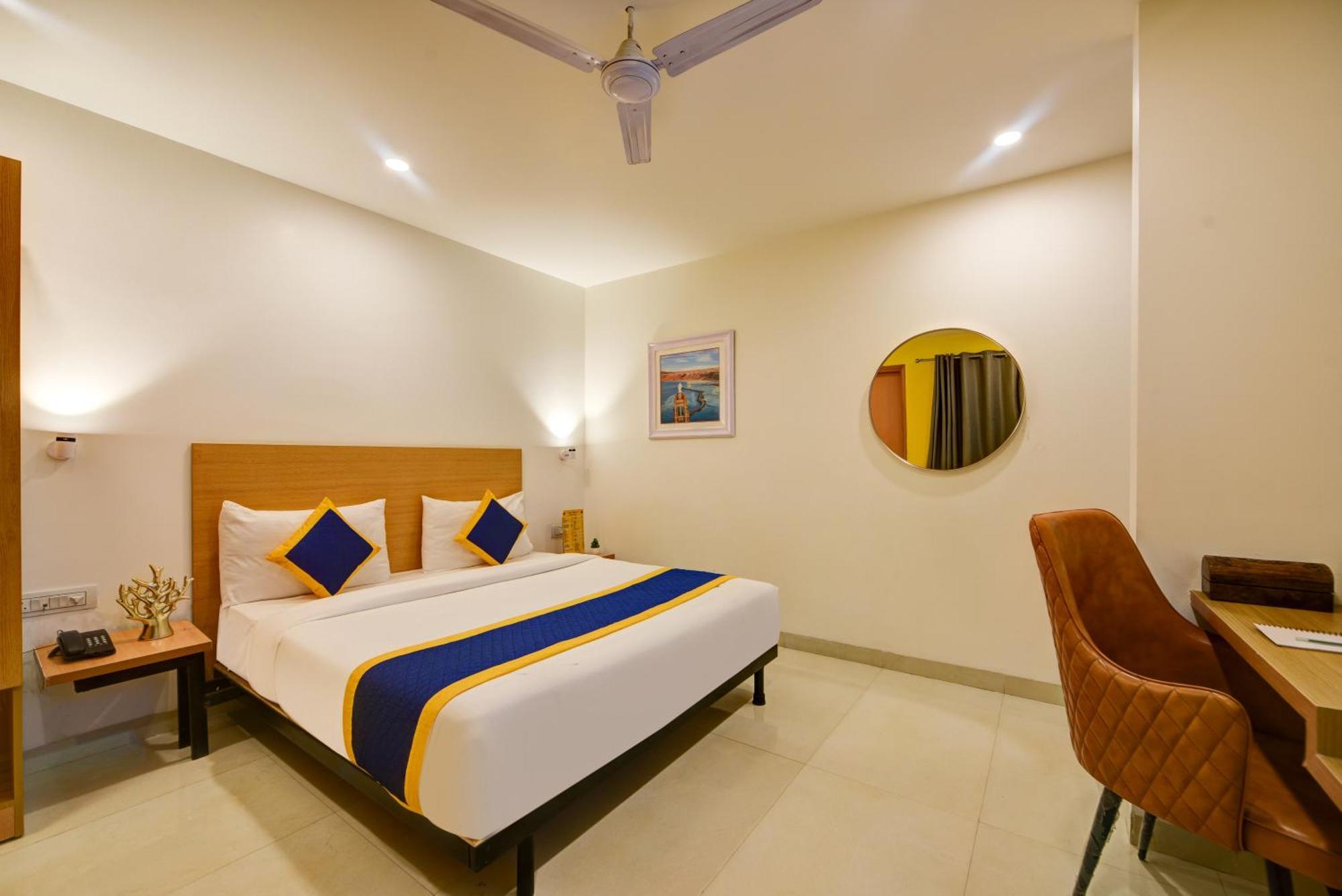 Aamantran Residency Hotel, Sohna Road, Sector 49, Gurugram غورغاون المظهر الخارجي الصورة