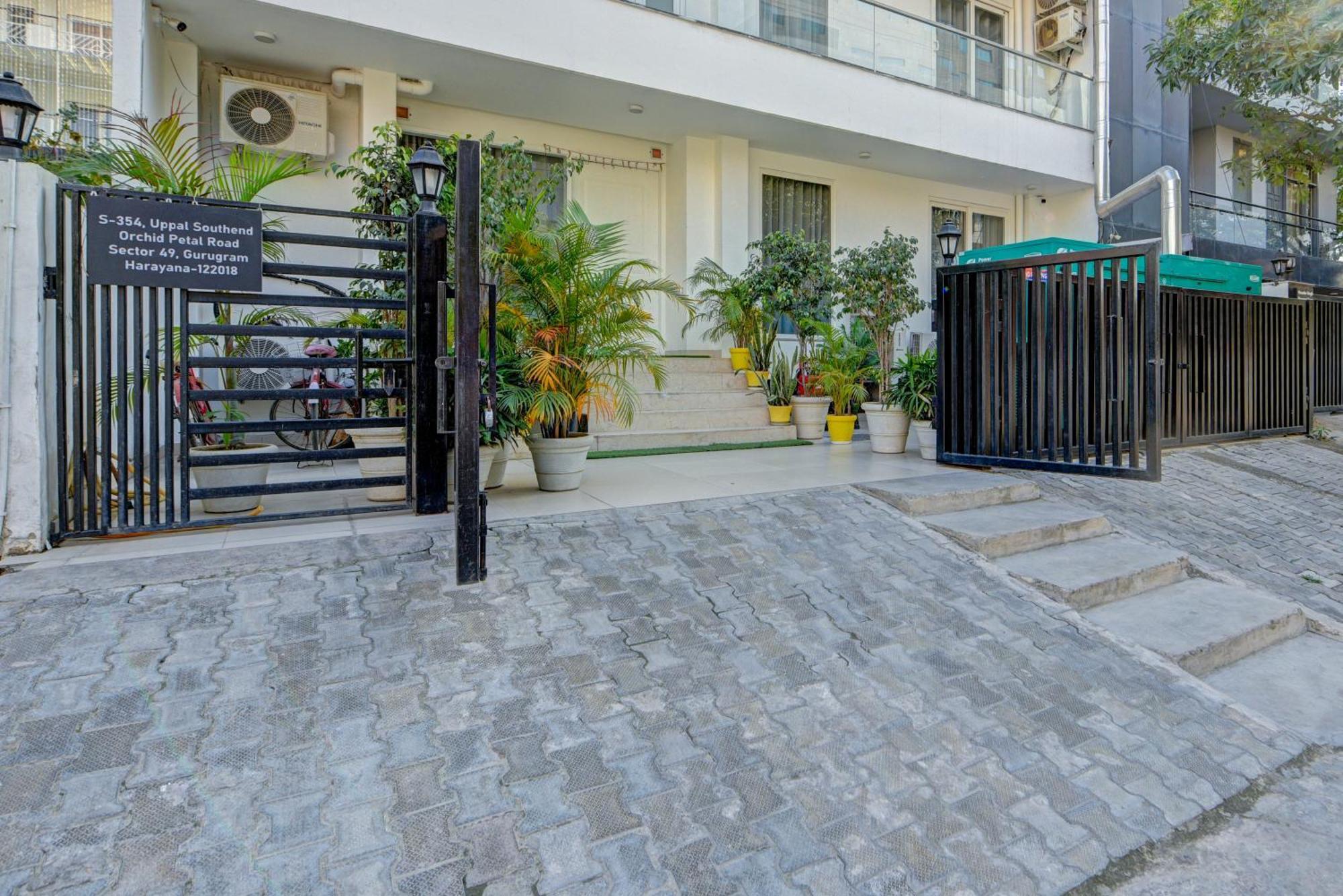 Aamantran Residency Hotel, Sohna Road, Sector 49, Gurugram غورغاون المظهر الخارجي الصورة